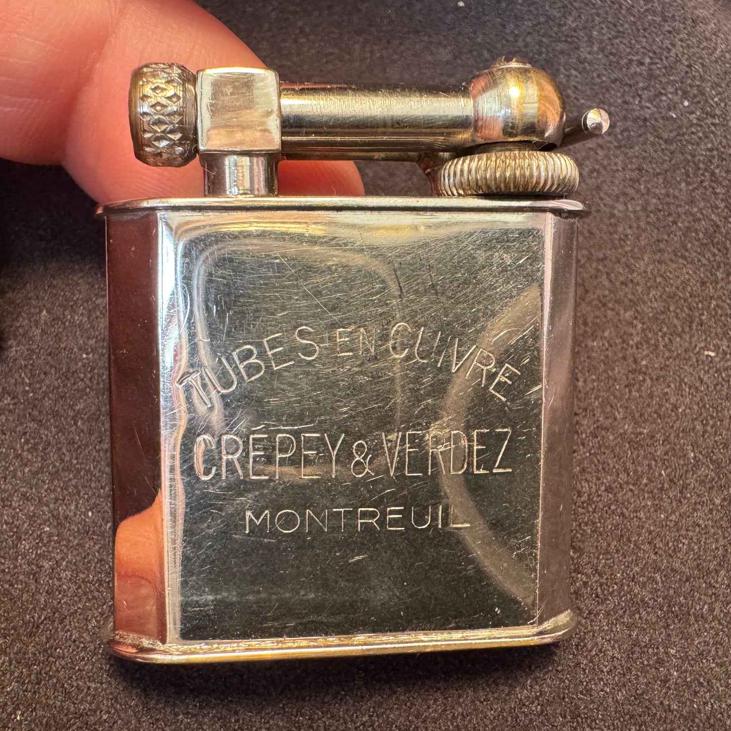 Briquet publicitaire ancien à essence - « Tubes en cuivre - CREPEY&VERDEZ Montreuil »