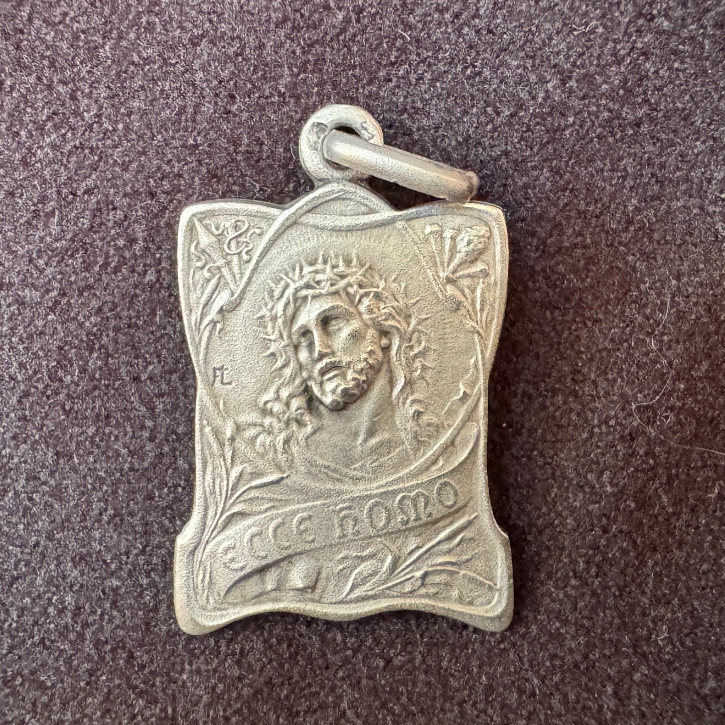 Médaille religieuse ancienne année 1911 en argent « Le Christ »