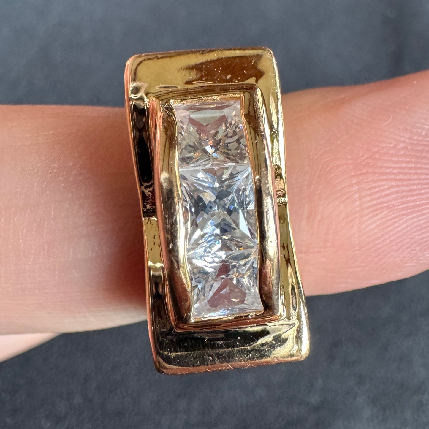 Bague style art deco - plaqué or et verroterie brillant