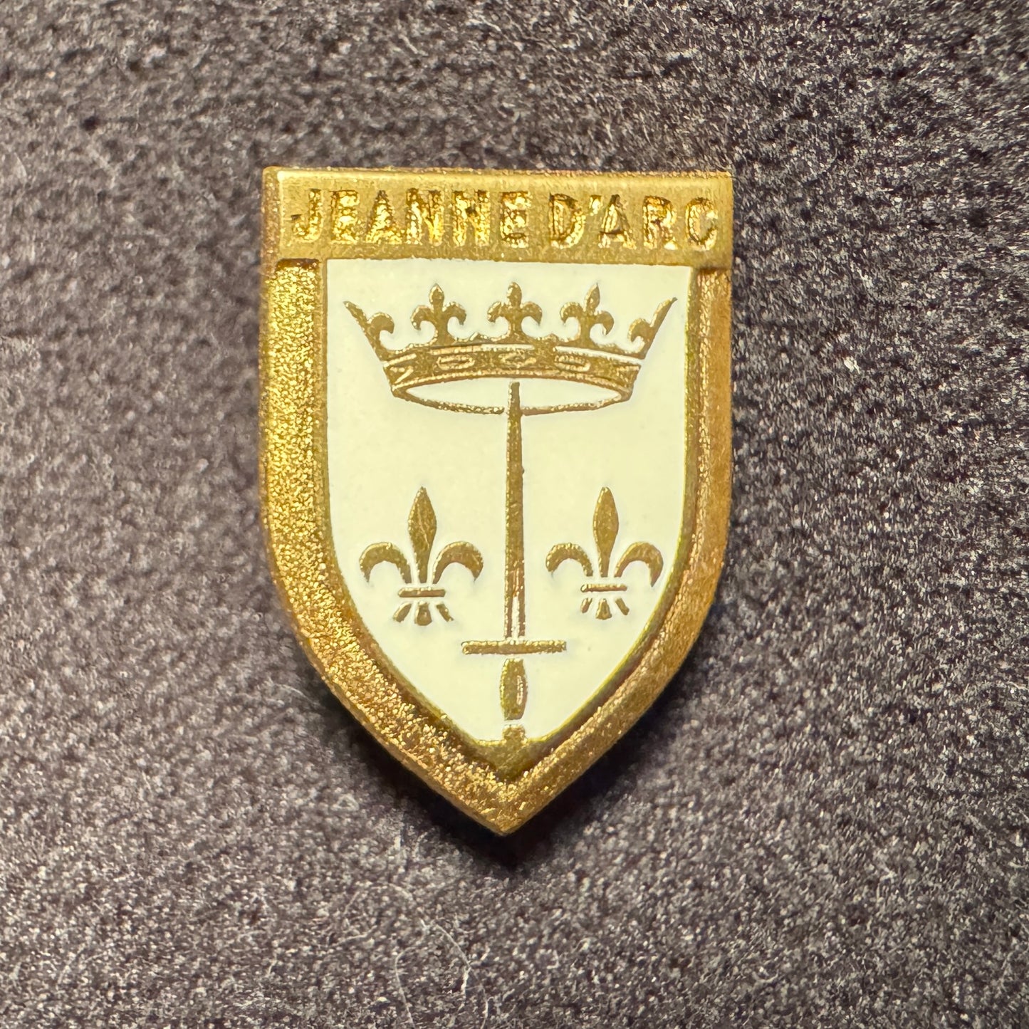 Insigne ancien bronze émaillé « Blason Jeanne D’Arc »