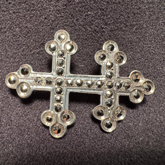 Broche ancienne en argent et marcassites - « croix de Lorraine  »