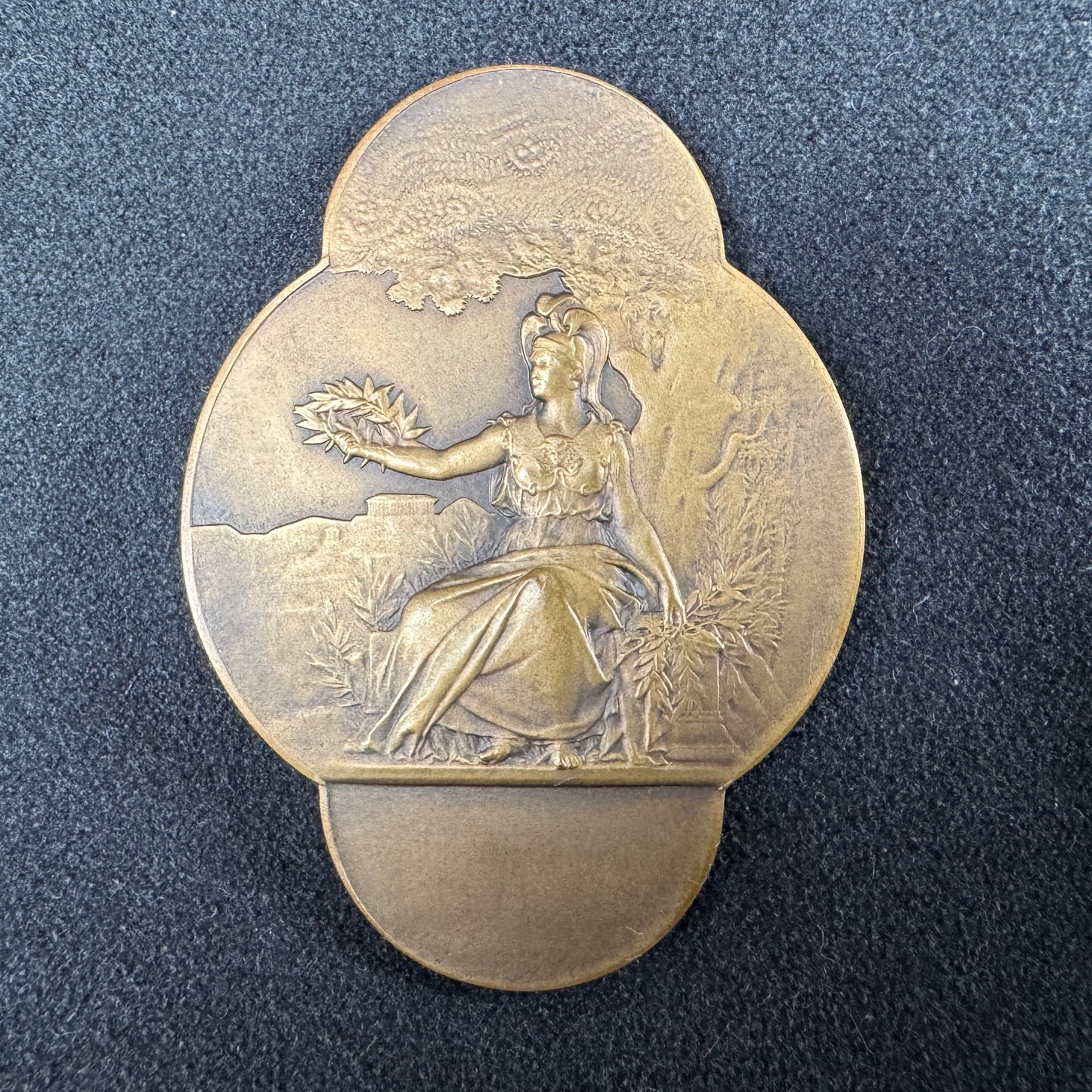 Médaille ancienne en bronze « Marianne casquée »