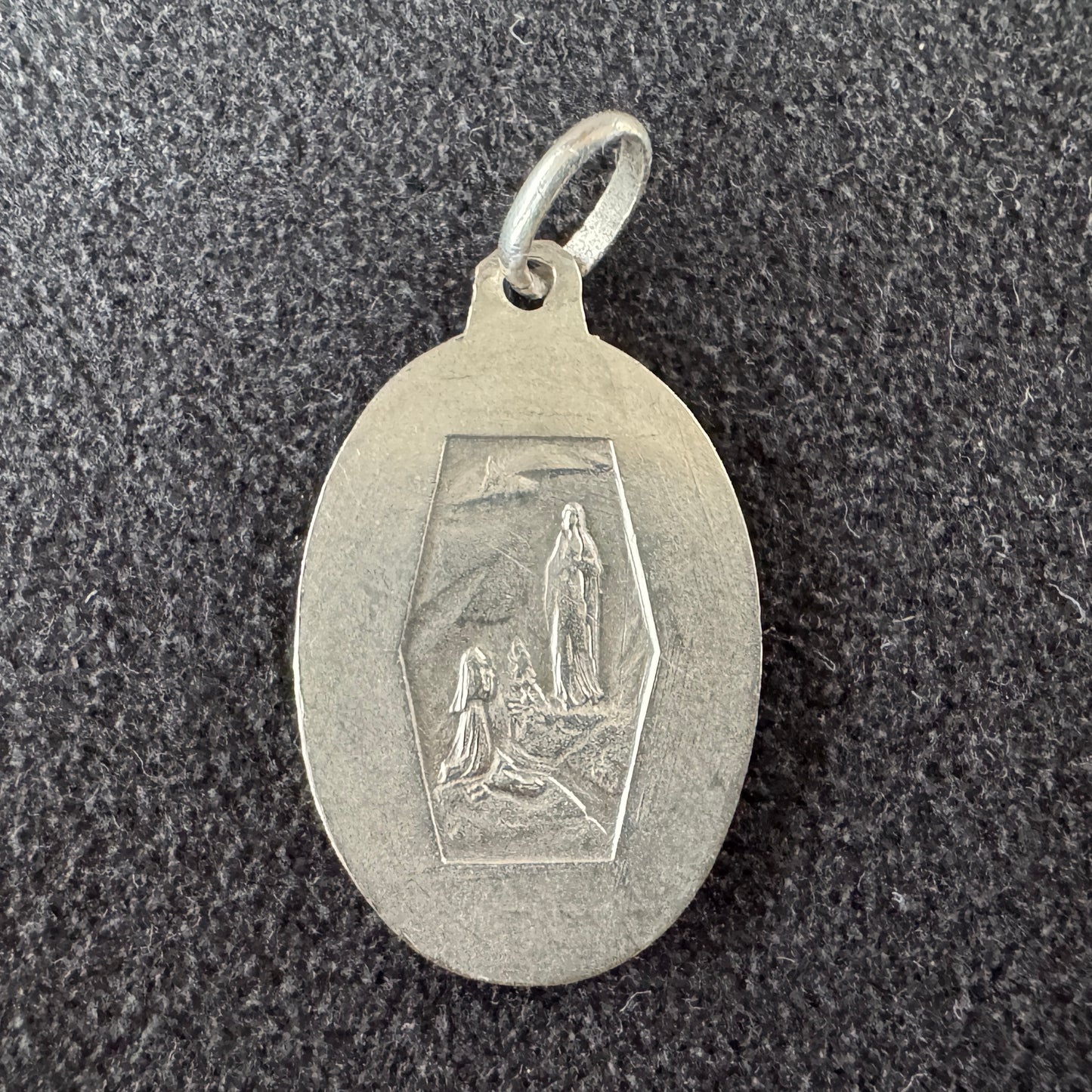 Médaille religieuse ancienne Art déco en argent « Sainte Vierge »