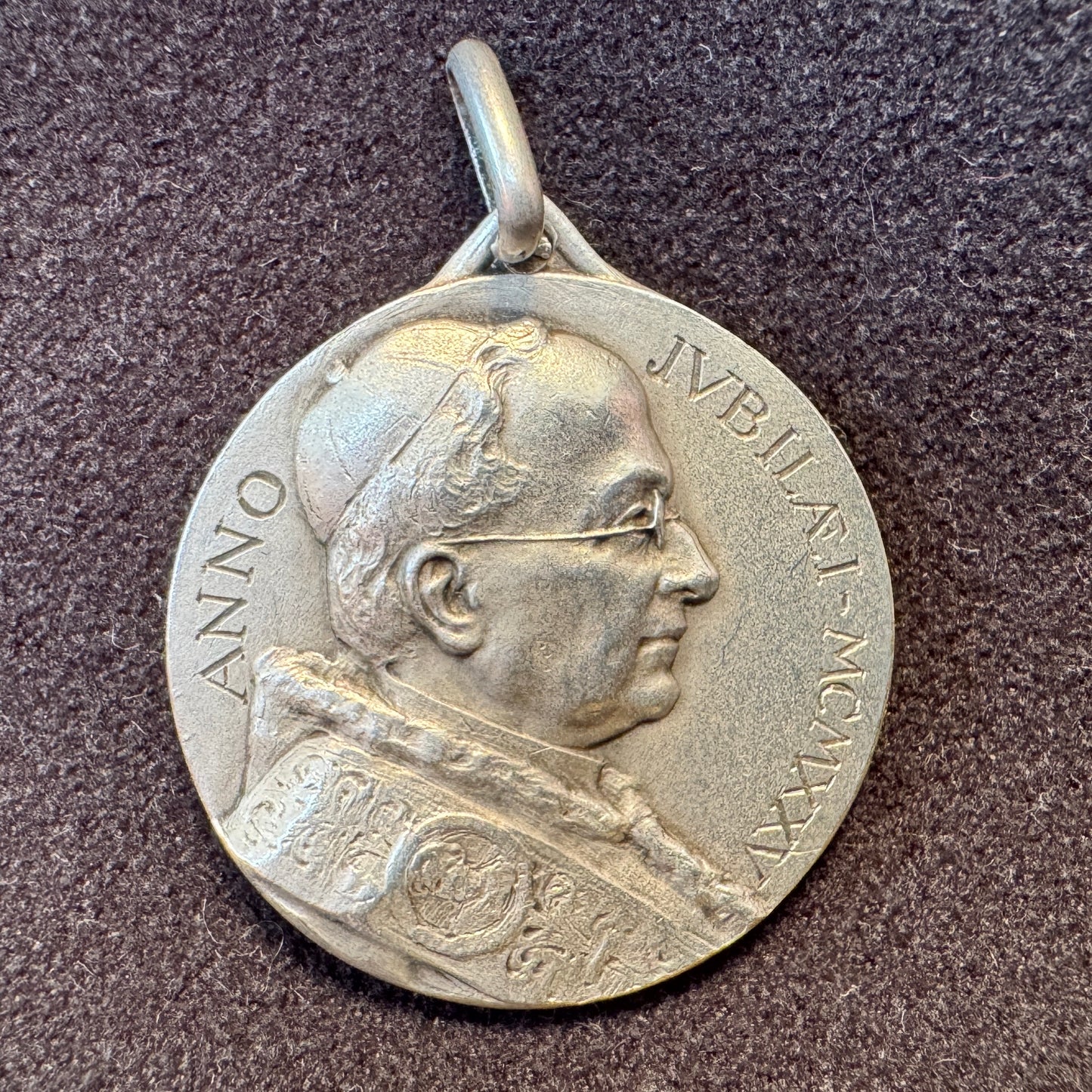 Médaille religieuse Ancienne « Le bon Berger à l’Agneau  »