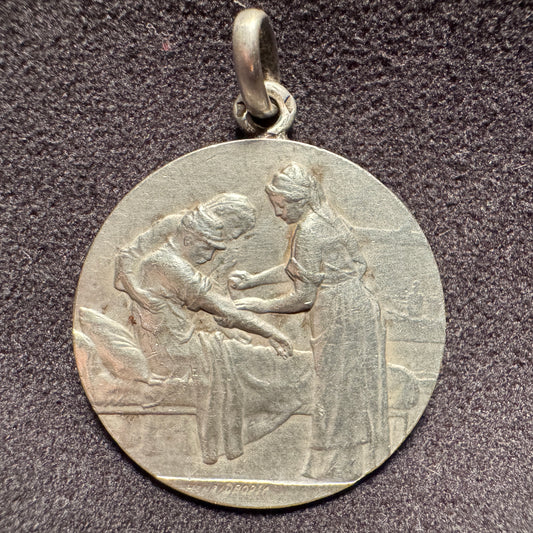 Médaille ancienne en argent « Croix Rouge Française 14-18 » par Dropsy