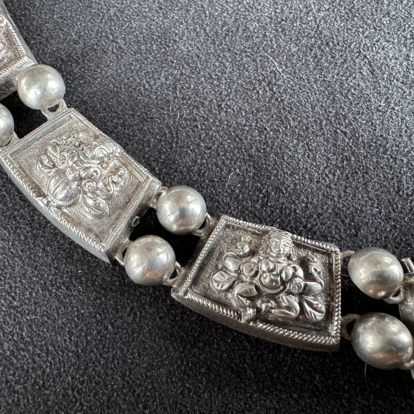 Collier en Argent anglo-Hindou époque Victorienne avec médaillon ouvrant