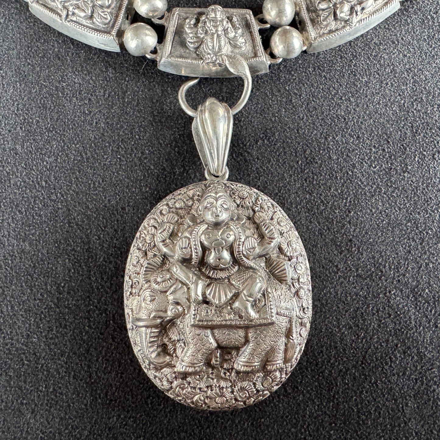 Collier en Argent anglo-Hindou époque Victorienne avec médaillon ouvrant