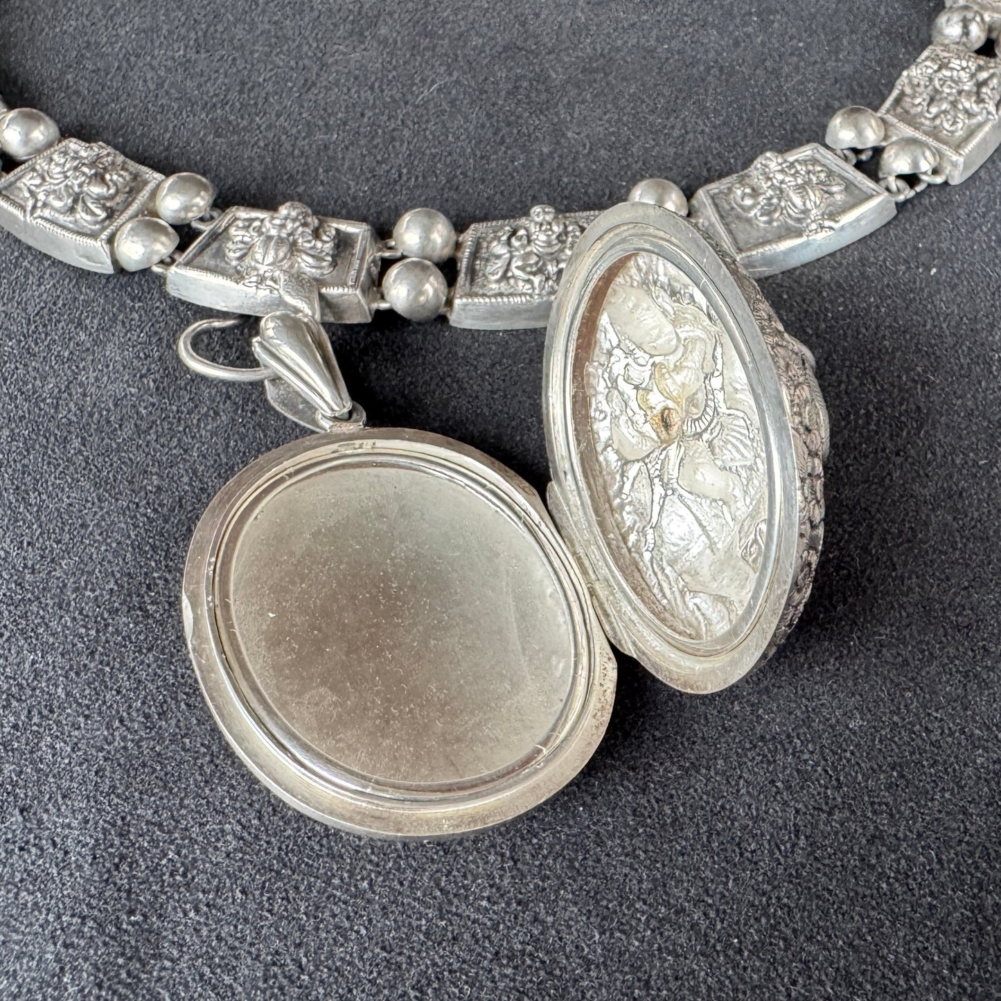 Collier en Argent anglo-Hindou époque Victorienne avec médaillon ouvrant