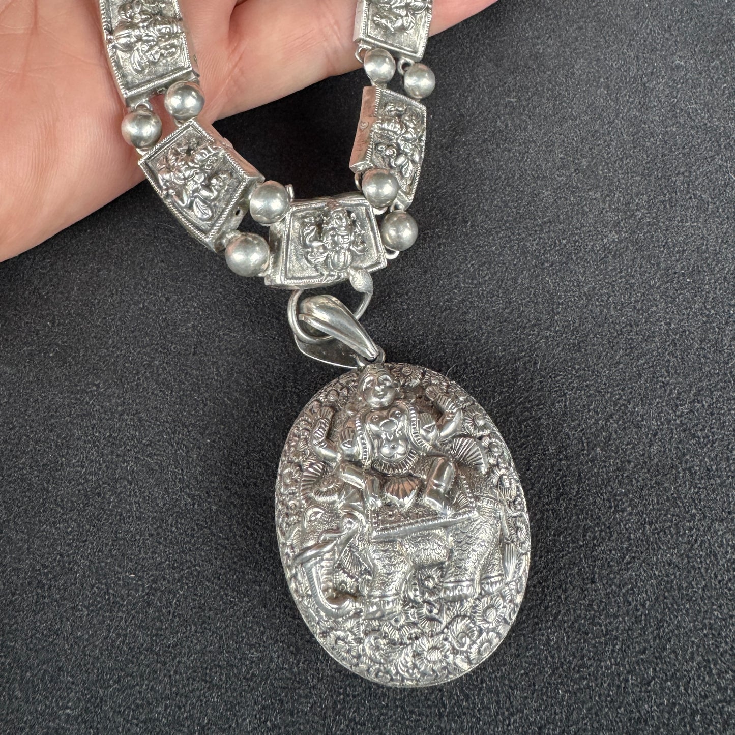 Collier en Argent anglo-Hindou époque Victorienne avec médaillon ouvrant