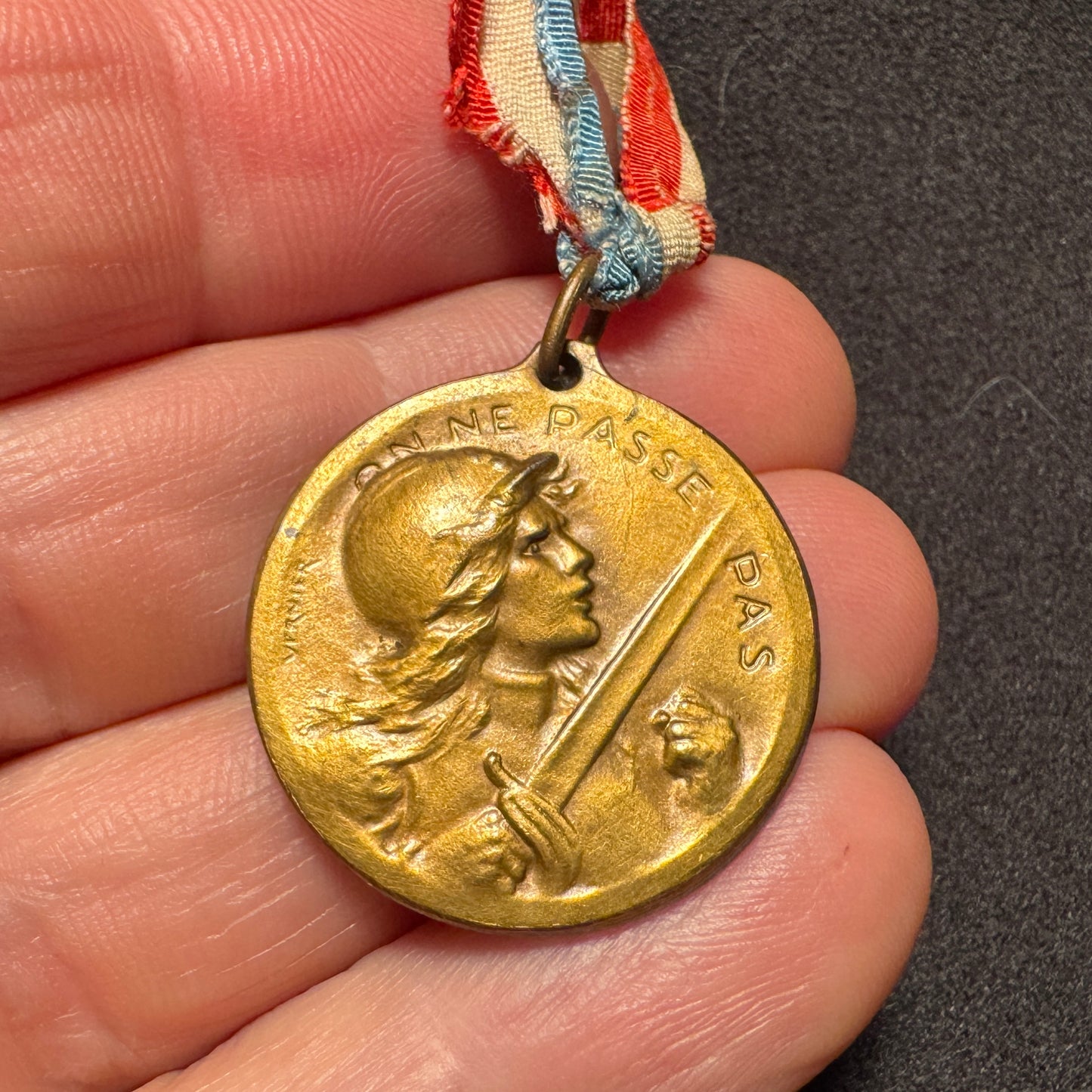 Médaille patriotique militaire 1916 « Verdun - on ne passe pas »