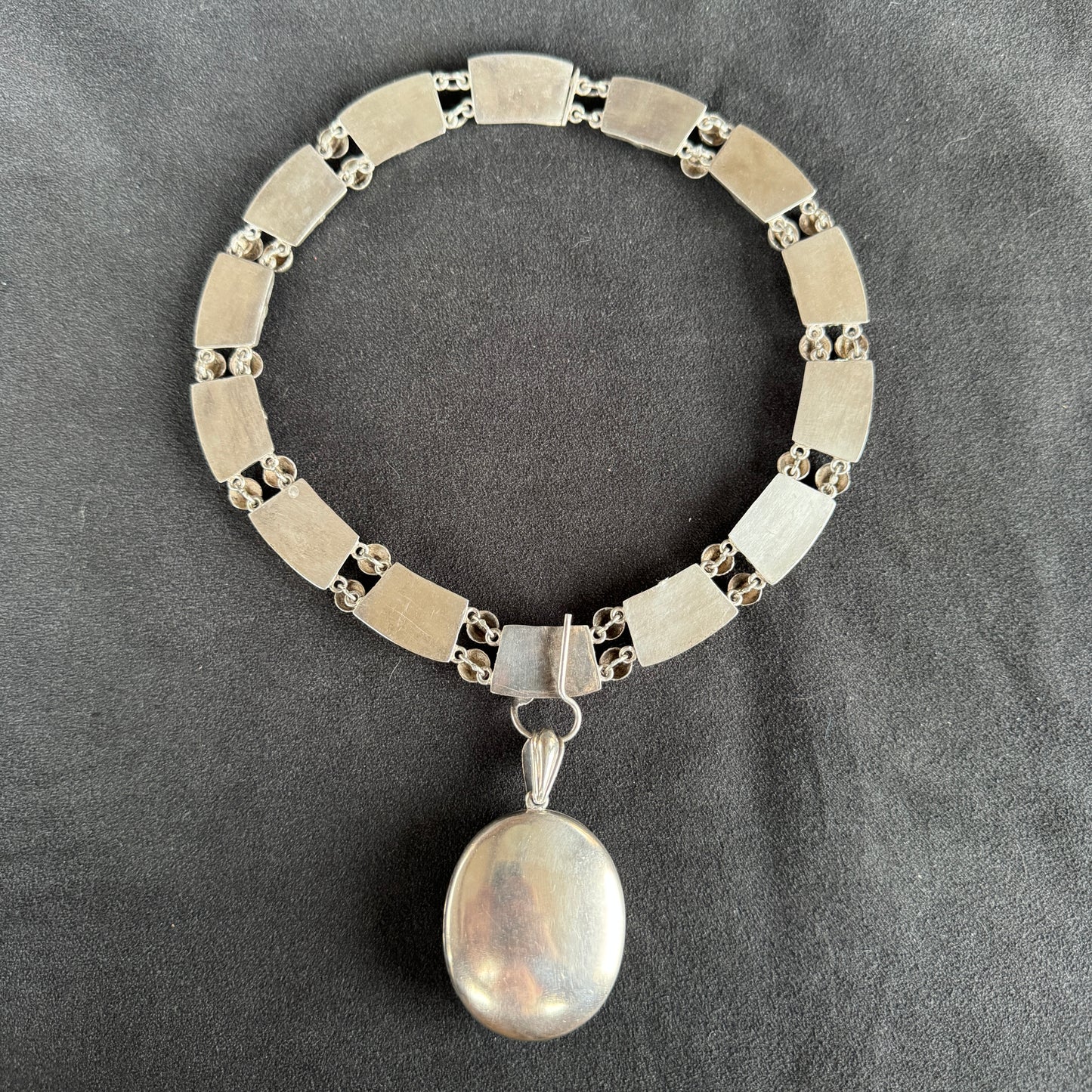 Collier en Argent anglo-Hindou époque Victorienne avec médaillon ouvrant