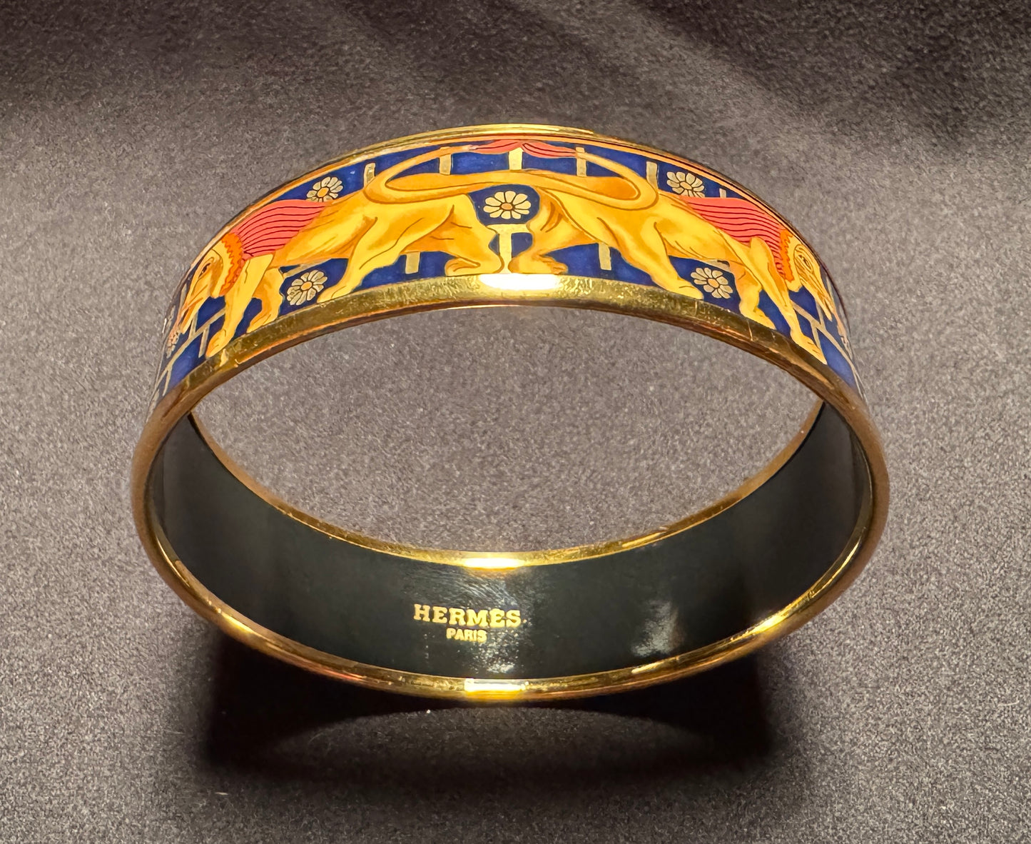 Bracelet émaillé bleu HERMÈS - « les lions » - métal doré