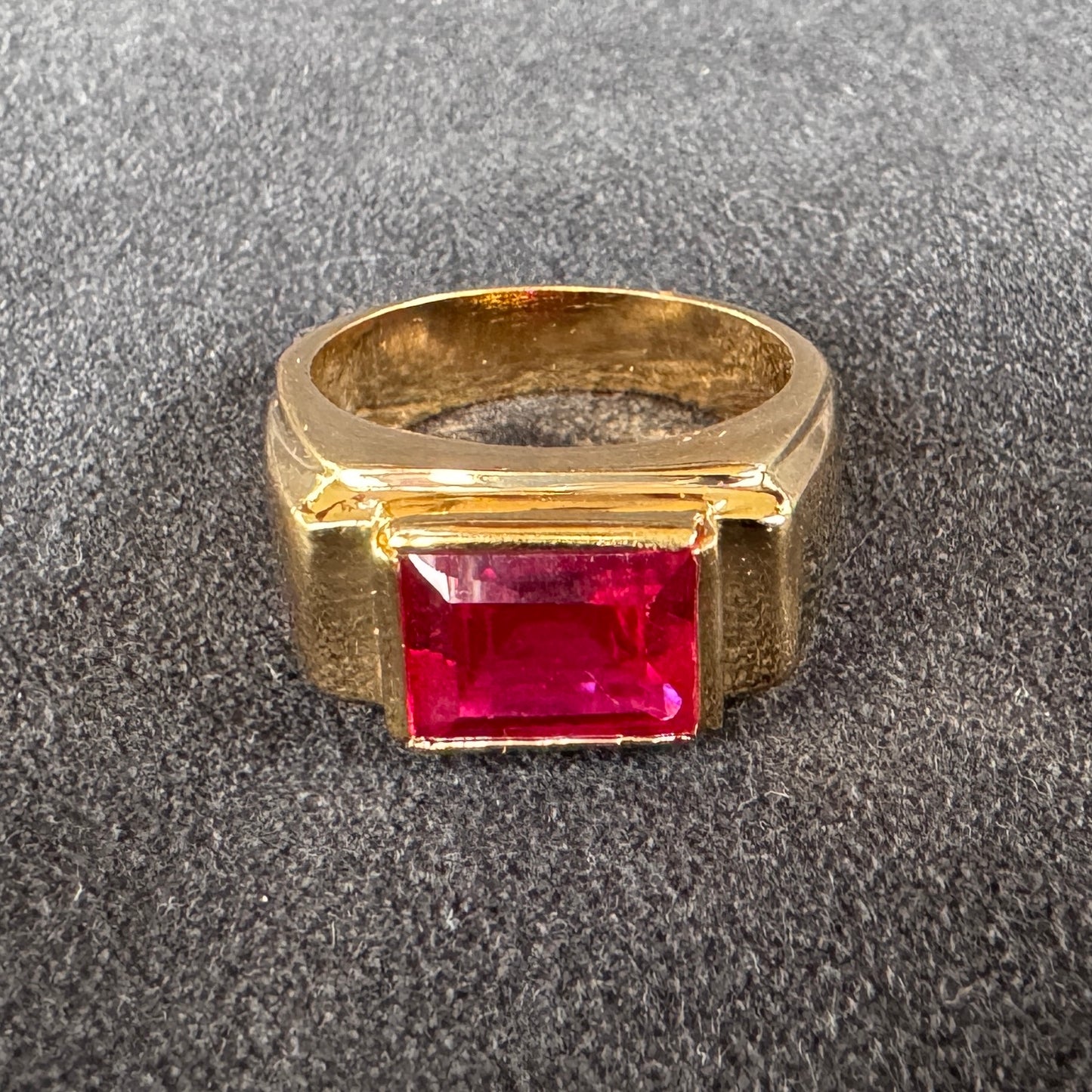 Bague style Art Déco - plaqué or et verroterie rubis